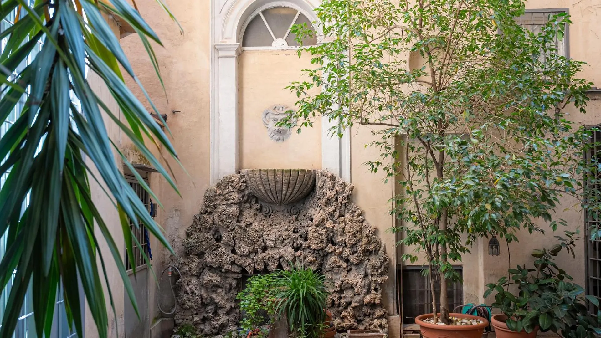 Homehouse Serpenti - Colosseum - Rione Monti Roma 0*,  Italia