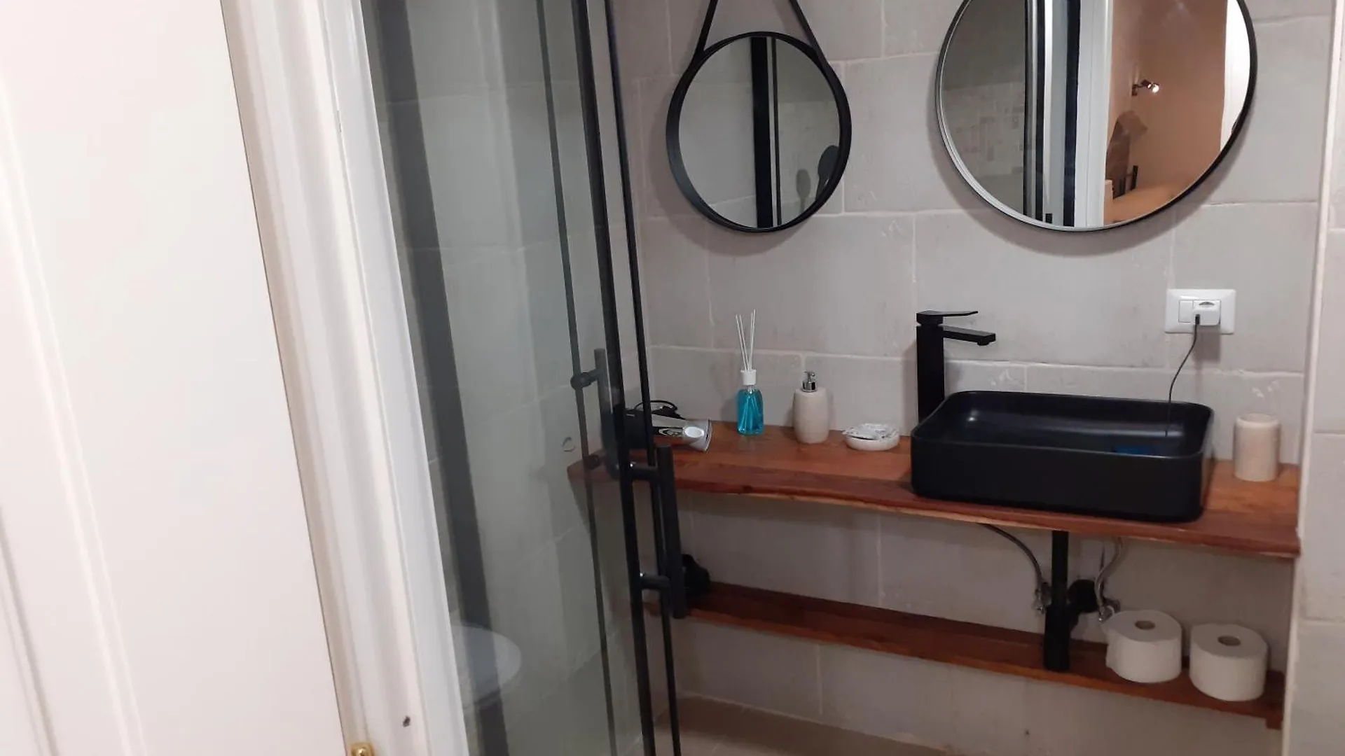 Apartment Homehouse Serpenti - Colosseum - Rione Monti Rome Italy