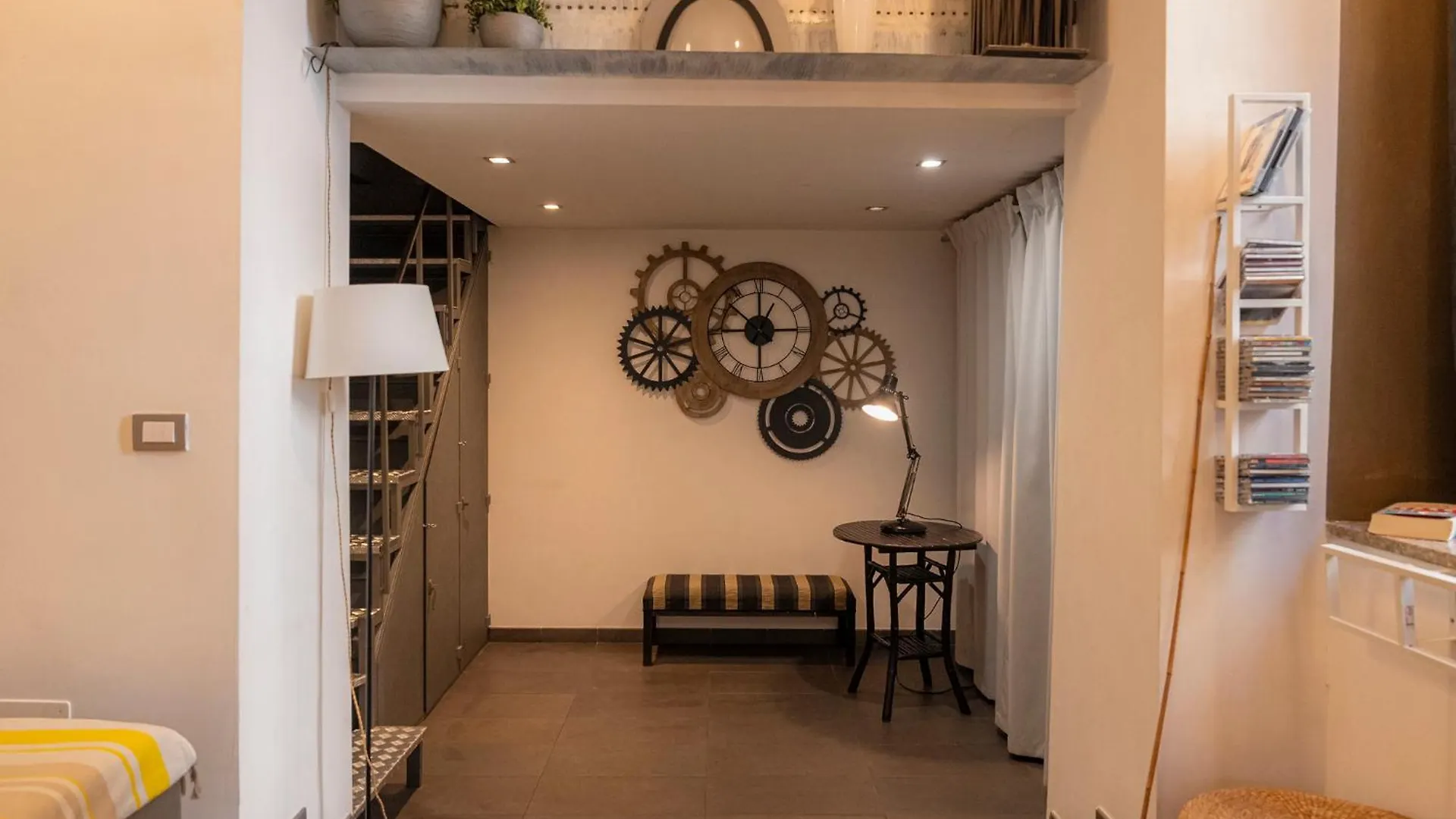 Apartment Homehouse Serpenti - Colosseum - Rione Monti Rome Italy