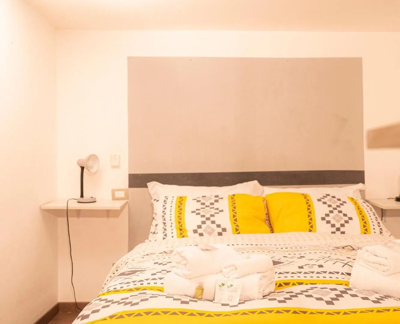 Apartment Homehouse Serpenti - Colosseum - Rione Monti Rome Italy