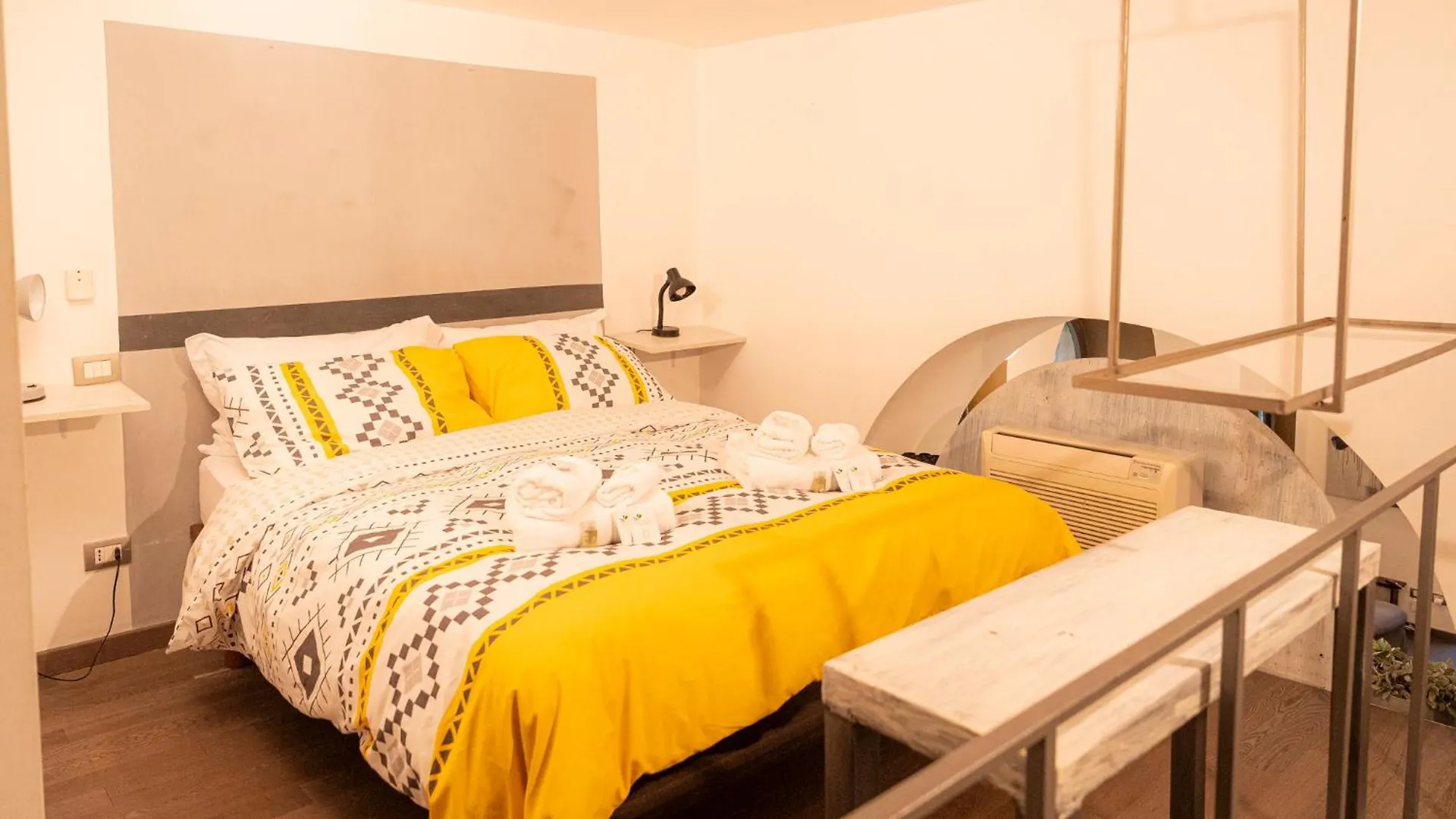 Apartment Homehouse Serpenti - Colosseum - Rione Monti Rome